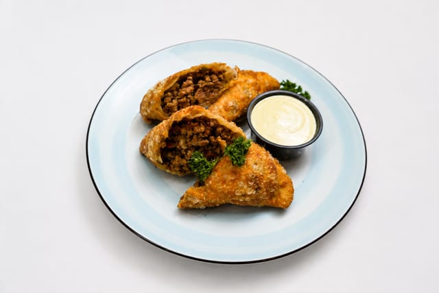 Empanadas Duo (Chicken or Beef).